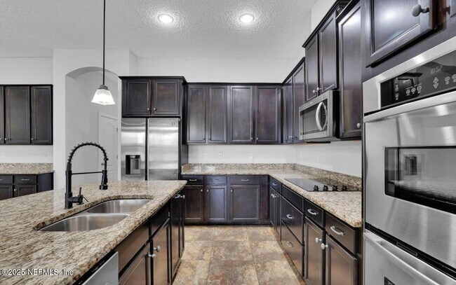 Building Photo - 4431 Vista Point Ln