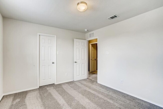Building Photo - Charming 4-Bedroom Home in Devonshire with Spacious Living Areas and Gorgeous Backyard Oasis.