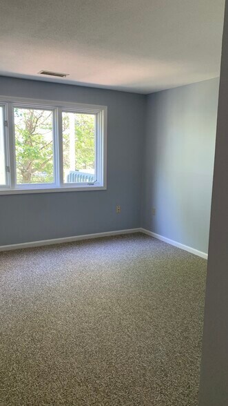 Building Photo - 30 Ledgewood Hills Dr