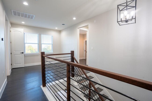 Building Photo - 162 Meadow View Blvd