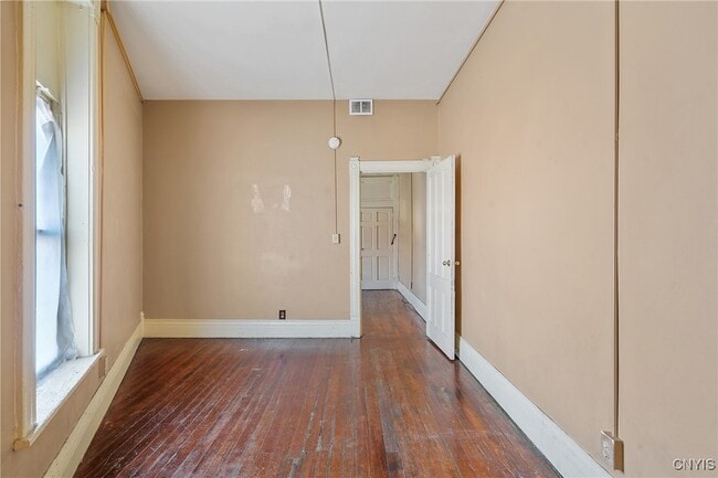 Building Photo - 319 N Salina St