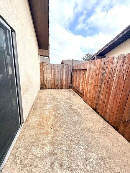 Building Photo - 7251 Elk Cir