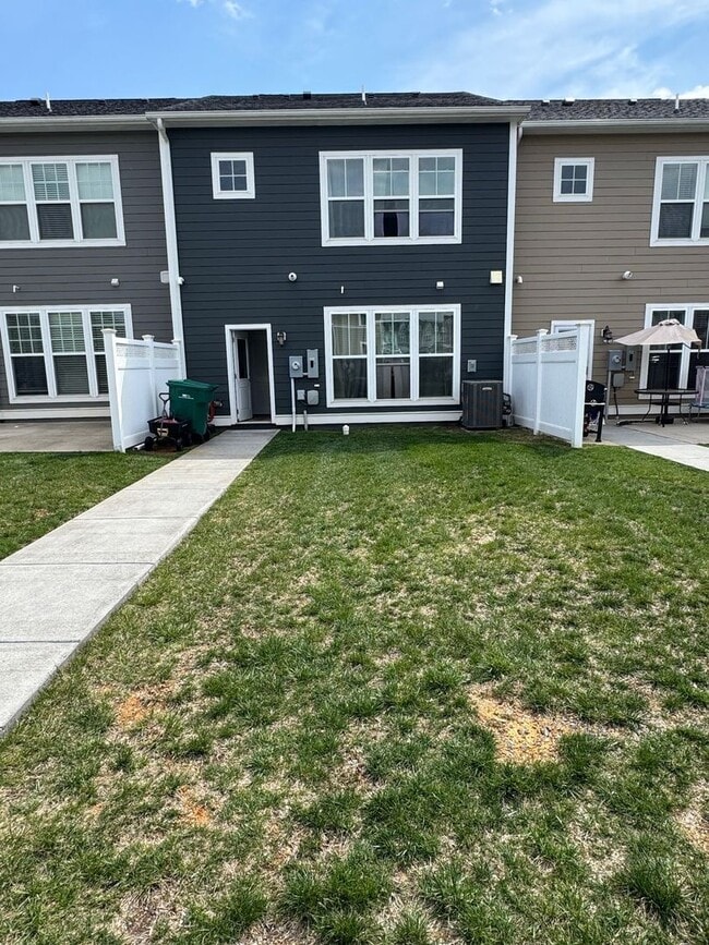 Building Photo - Preston Lake Townhouse