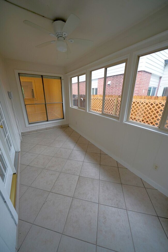 Building Photo - Beautiful Home in the desirable Shavano Ga...
