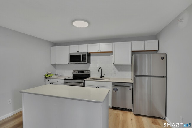 Building Photo - 194 Hartford Rd