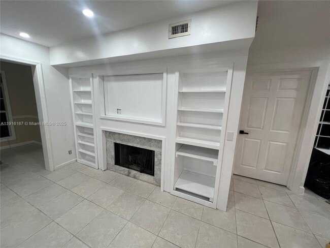 Building Photo - 5063 Heatherhill Ln