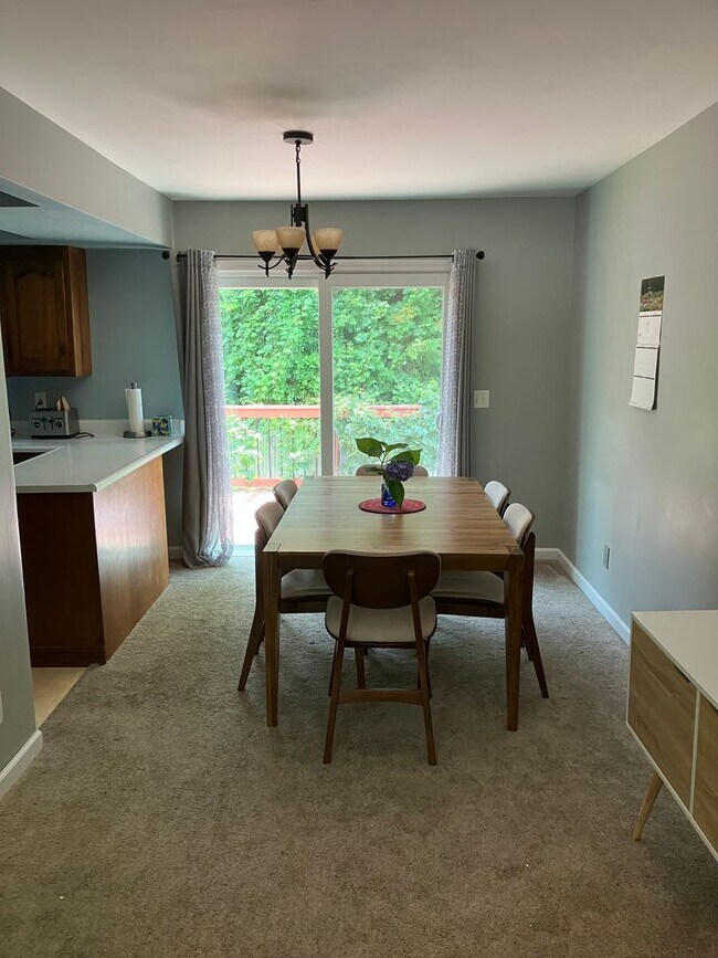 Building Photo - Fully Furnished Rental w/Steam Room & Sauna!