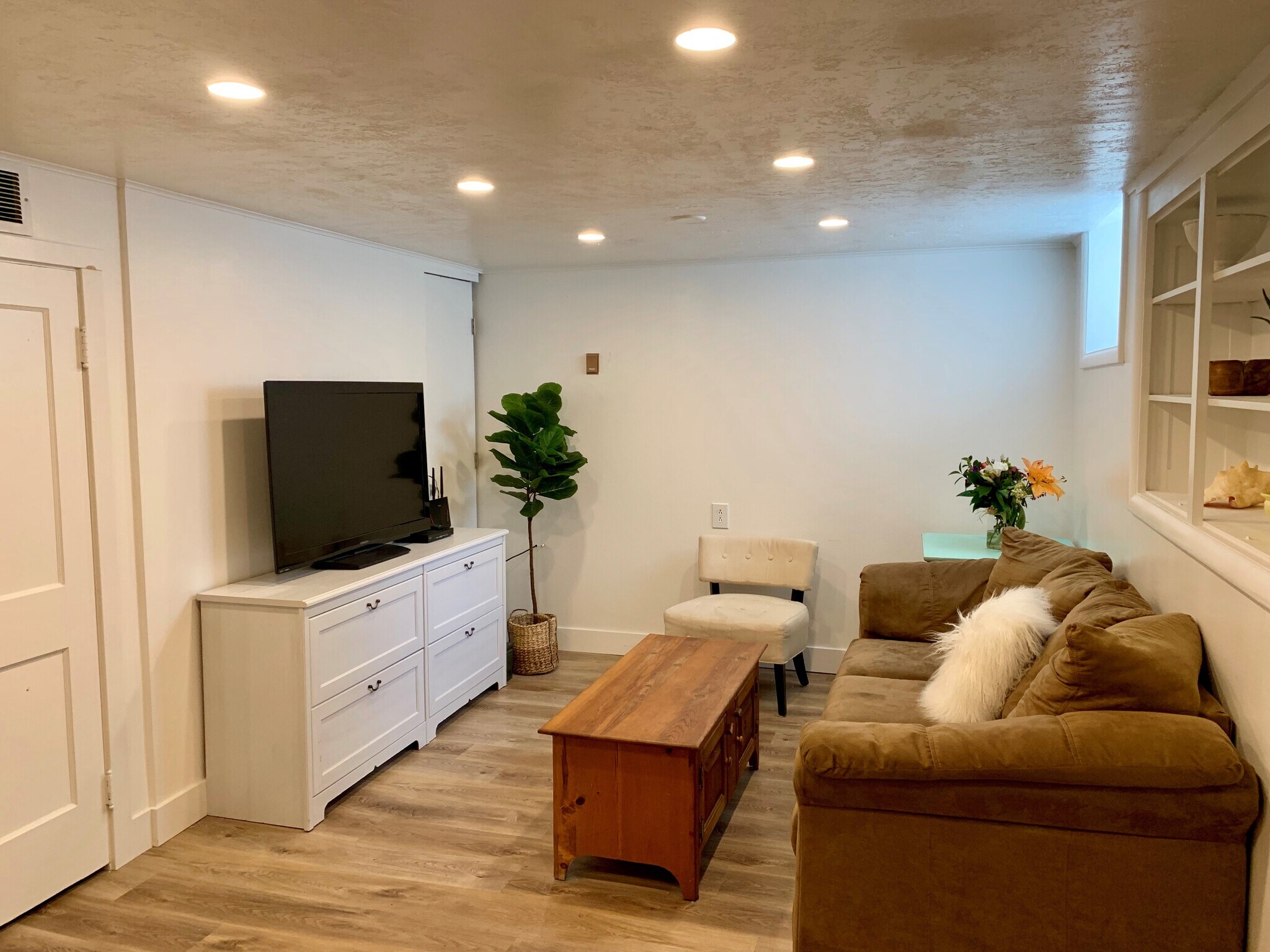 Building Photo - 251 E 1700 S