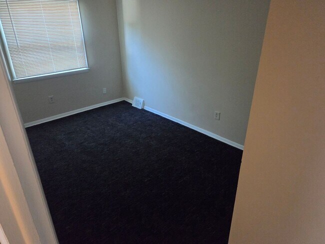 Building Photo - 3 Bedroom 2 Bath House
