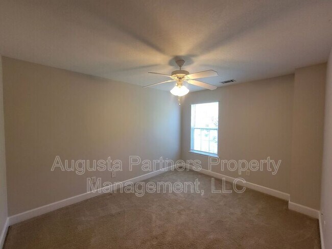 Building Photo - 392 Bowen Falls