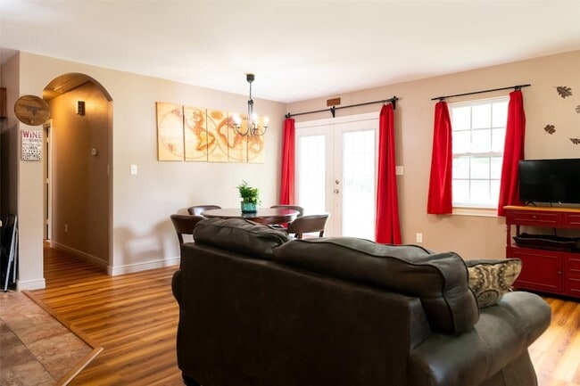 Building Photo - 1019 Pine St