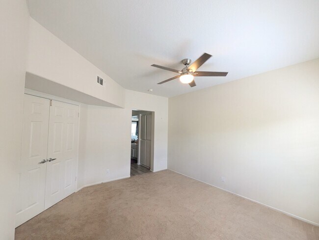 Building Photo - 639 S Dewberry Ln