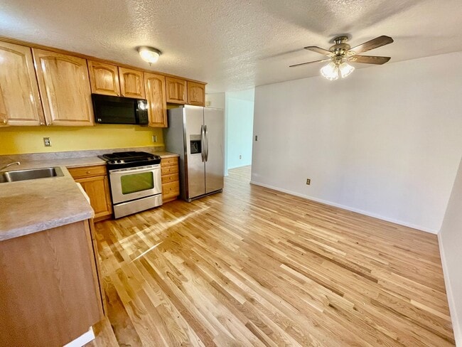 Building Photo - Beautiful 2bd/1bath South Tabor Home with ...