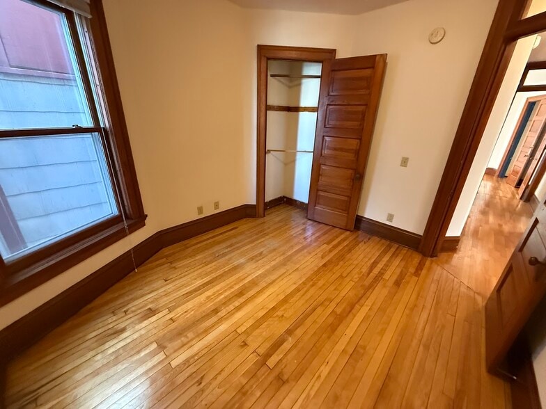 Building Photo - 125 E Johnson St