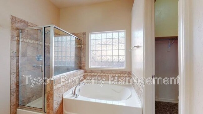 Building Photo - 4401 Beresford Ln NW
