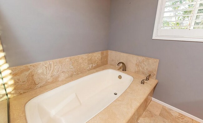 Building Photo - Luxurious Carlsbad Beach Townhouse - Your Coastal Dream Awaits!