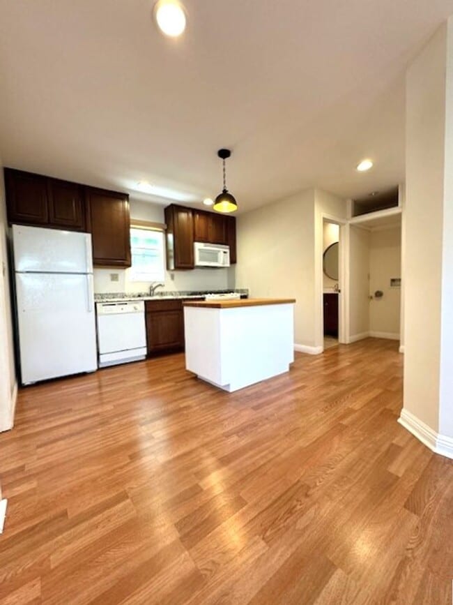 Building Photo - Spacious Guest Cottage in rural Moorpark