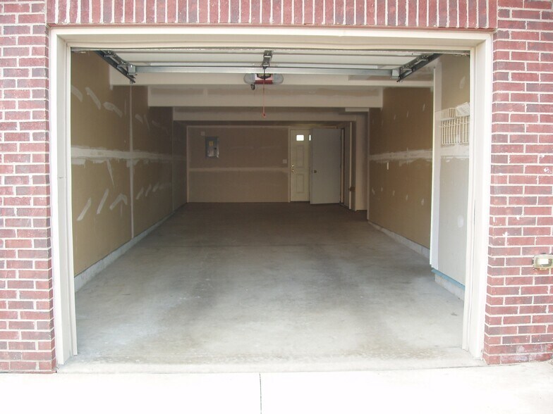 Building Photo - 2149 Knotty Pine Trail