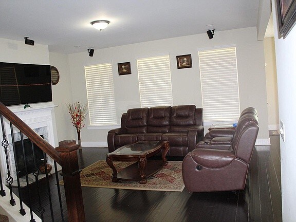 Building Photo - 955 Ryecroft Ln