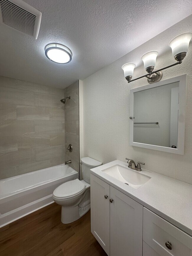 Building Photo - Completely Remodeled Home on 1 Acre in DRW