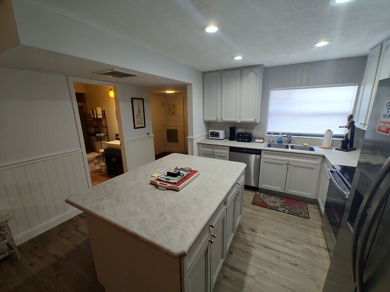 Building Photo - 5230 S View Pt