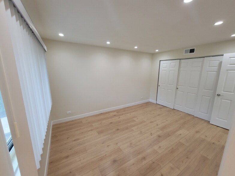 Building Photo - 700 Perrie Dr