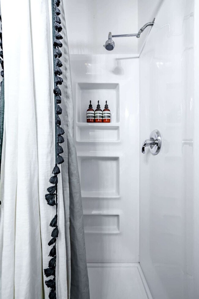 Building Photo - 1180 N High St