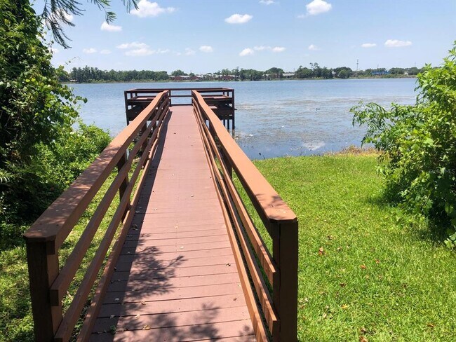 Building Photo - 2740 Oak Park Way