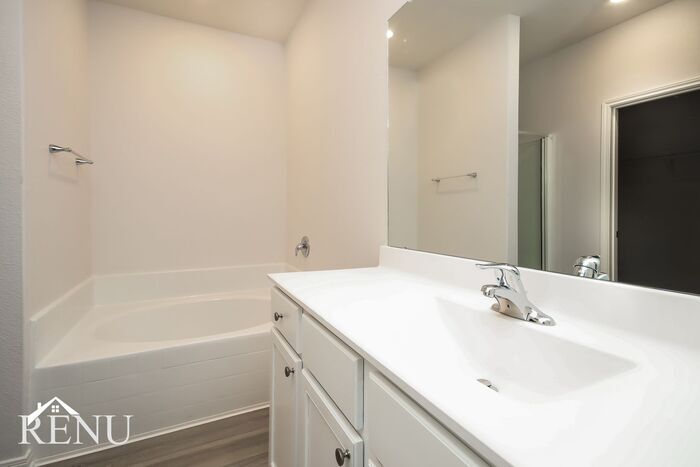 Building Photo - 25334 Shadowdale Dr