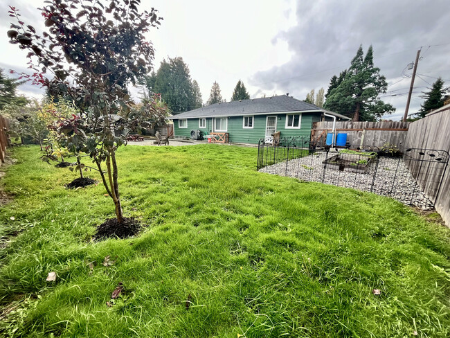 Building Photo - Charming 3-Bedroom Home