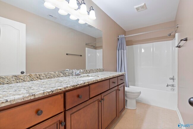 Building Photo - 108 Landings Way Dr