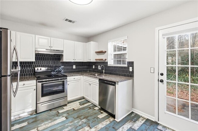 Building Photo - 103 Lilli Ln