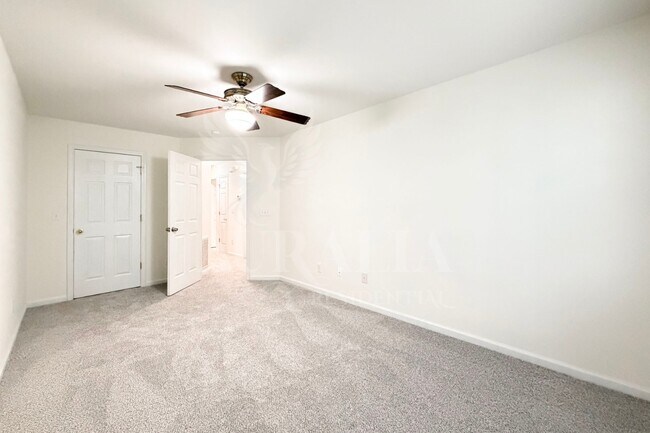 Building Photo - 3021 Barrymore St
