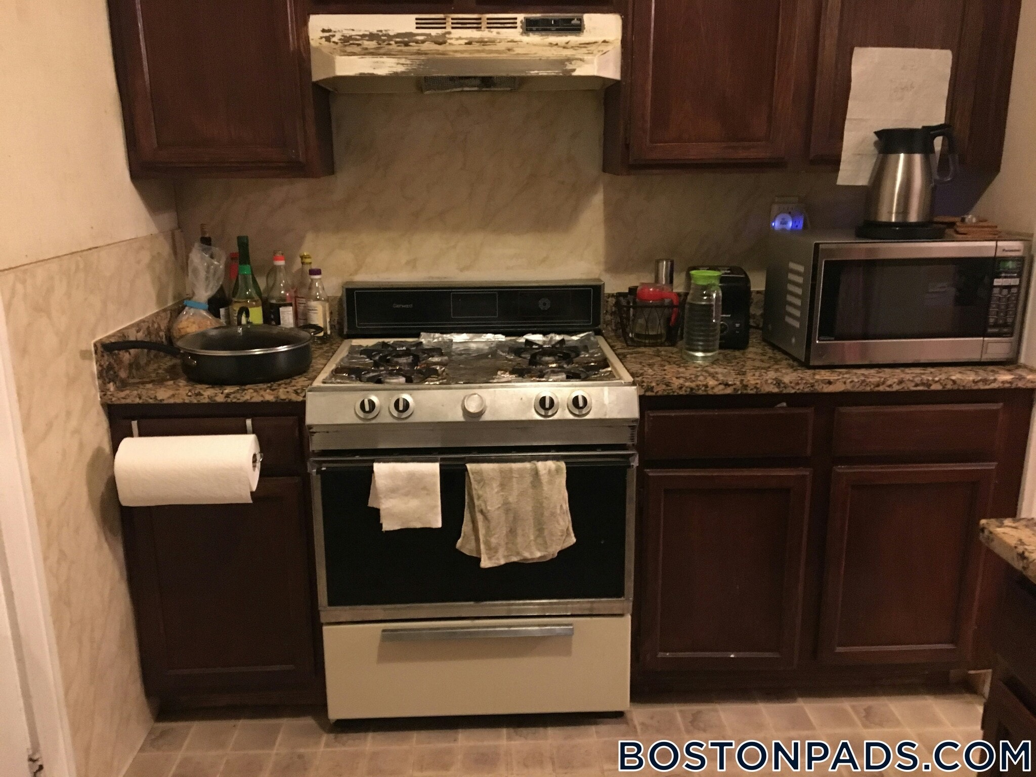 Building Photo - 88 Maple St