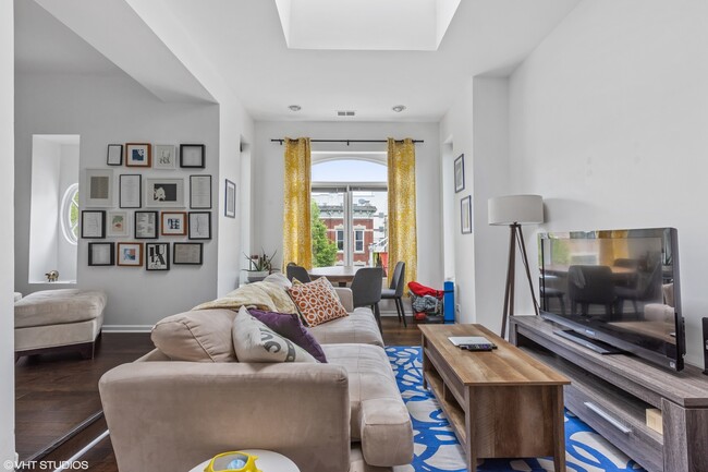 Building Photo - 2042 W Crystal St