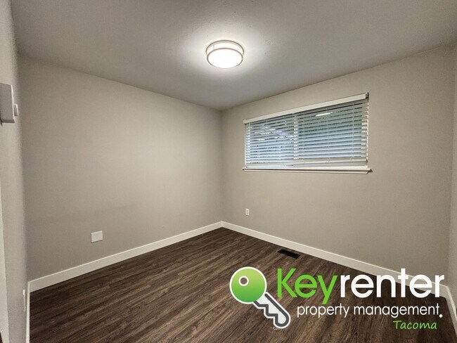 Building Photo - 7920-7922 37th St Ct W