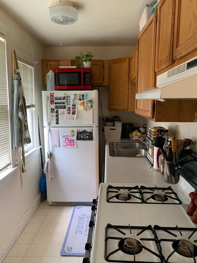 Building Photo - 418 S Orchard St