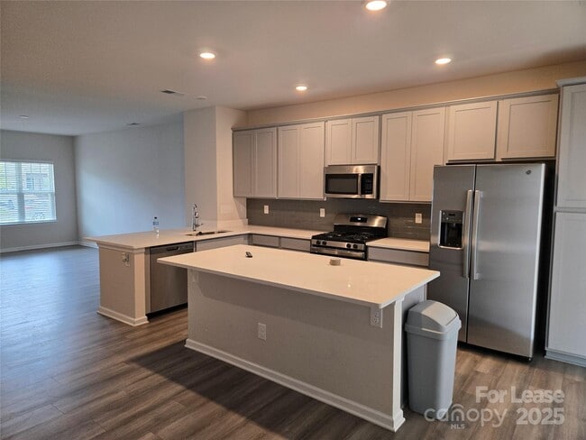 Building Photo - 525 San Marco Dr