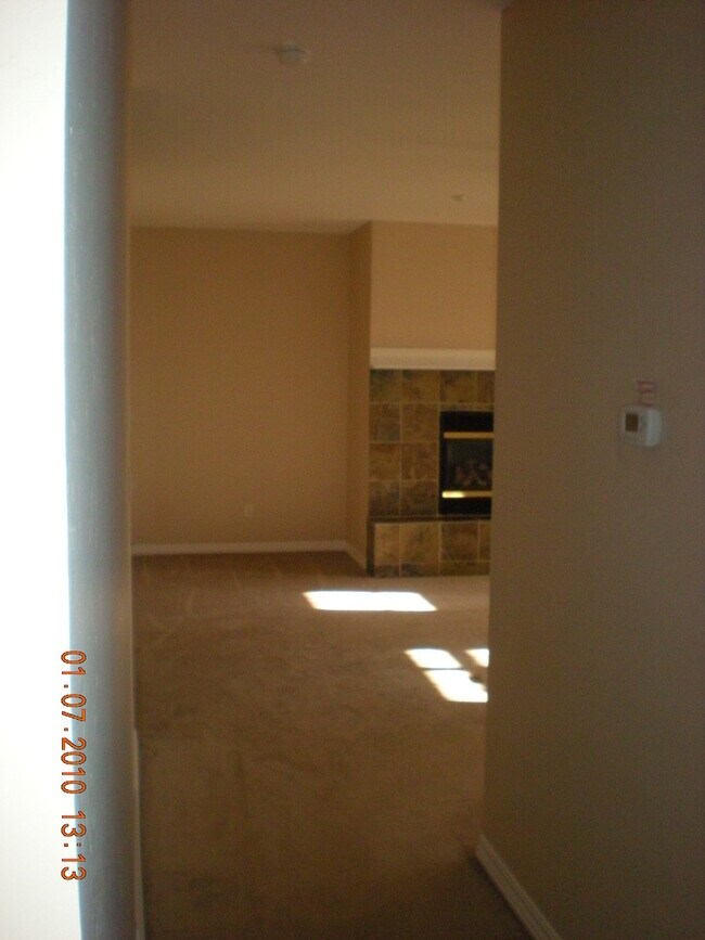 Building Photo - Beautiful 3 Bedroom 2 Bathroom House  **NE...