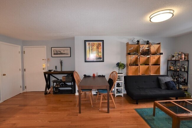 Building Photo - 88 Charles St