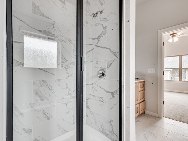 Building Photo - Newer Home in Moore!