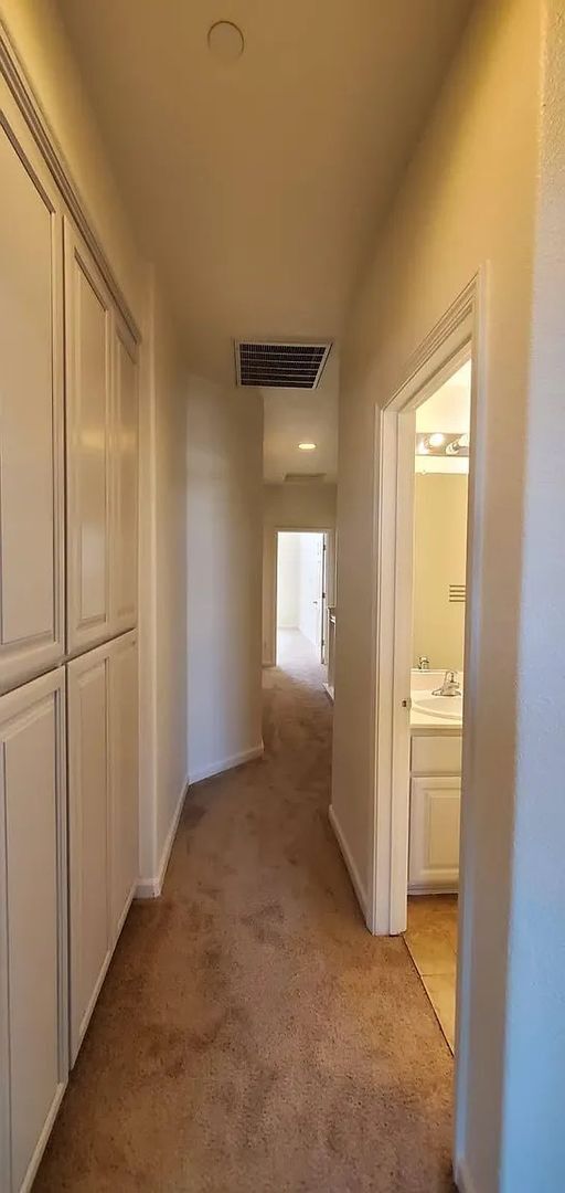 Building Photo - Modern Townhome in Prime San Mateo Location