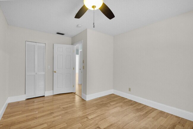 Building Photo - 8888 SE Colony St