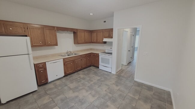 Building Photo - 301 Hickory Pl