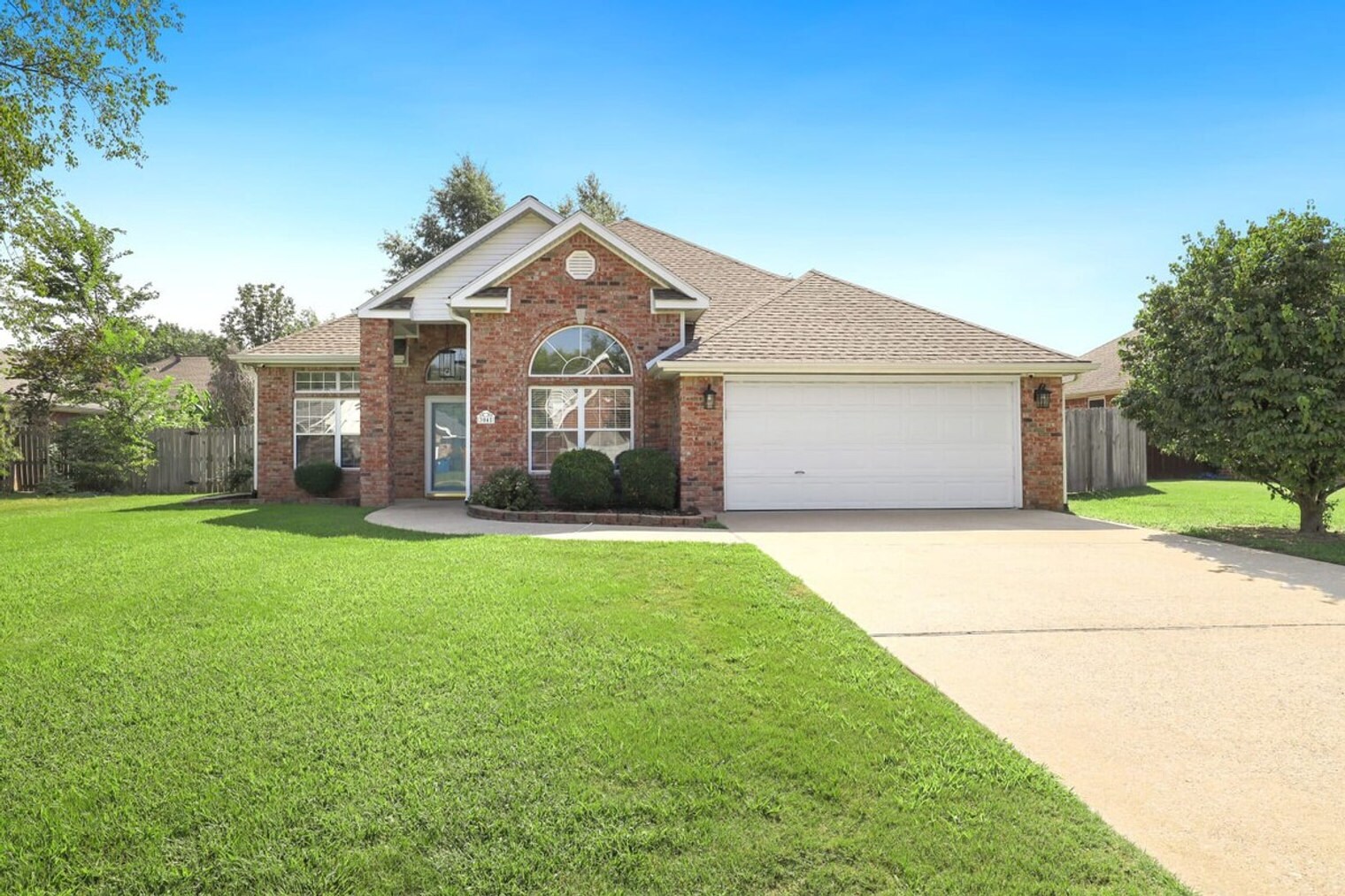 Building Photo - 304 Coachlight Dr