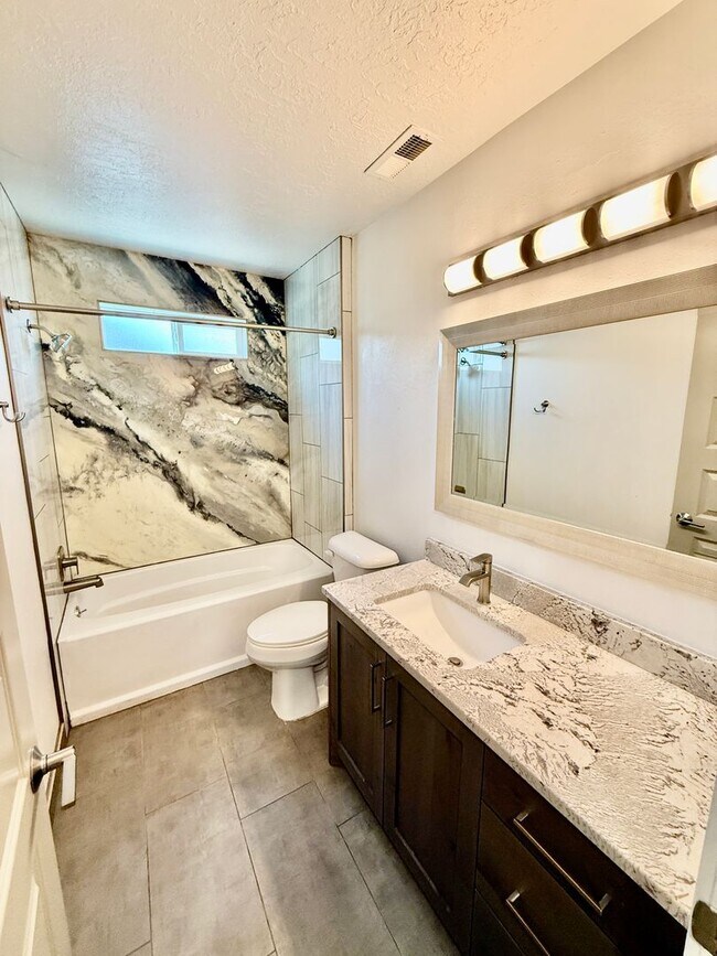 Building Photo - Four Bedroom Remodeled Home in Red Cliffs