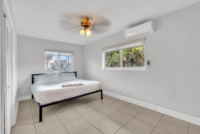 Building Photo - 2812 NE 27th St