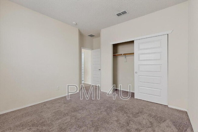 Building Photo - 7110 Overview Rd NE