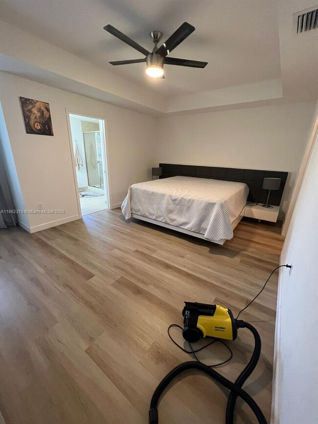 Building Photo - 3 bedroom in Miami FL 33179