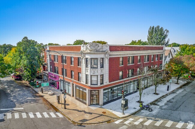 Building Photo - 3056 N Greenview Ave
